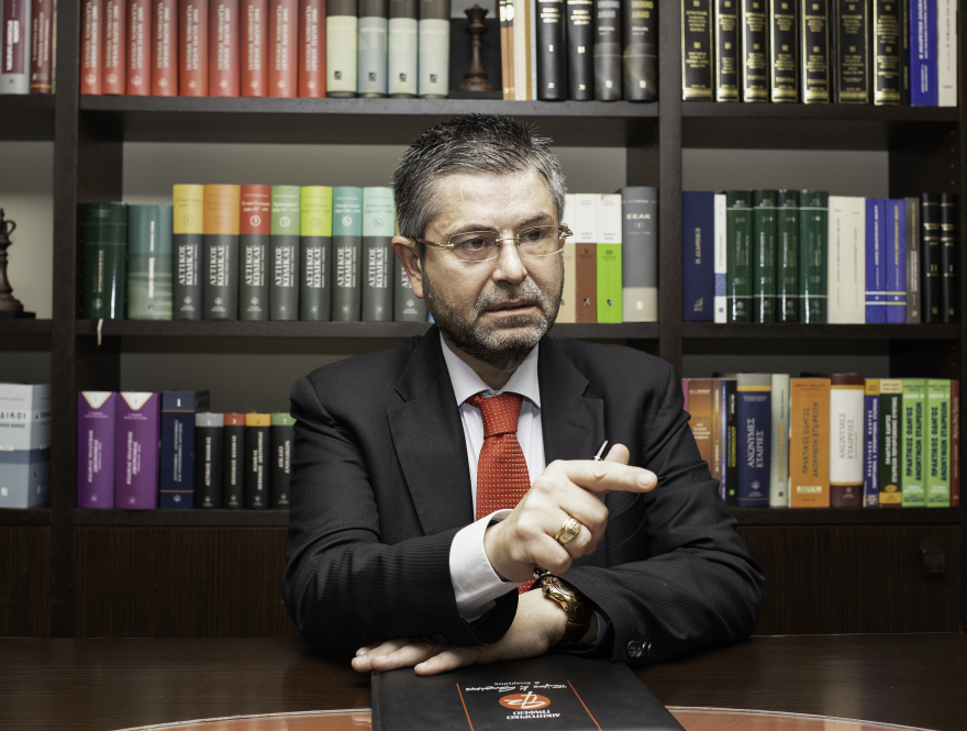 Νέα Σμύρνη: «Τα γυρίζει» ο μάρτυρας για τον τραυματισμό του αστυνομικού - Άλλοθι προβάλλει ο 30χρονος