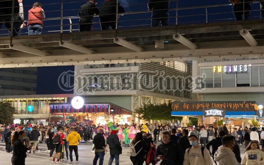 Κύπρος: Συνωστισμός στη Λεμεσό με καρναβαλιστές - Δείτε βίντεο και φωτογραφίες