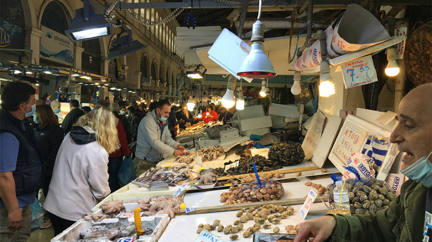 Καθαρά Δευτέρα: Αυξημένη η κίνηση στη Βαρβάκειο - Οι τιμές των σαρακοστιανών