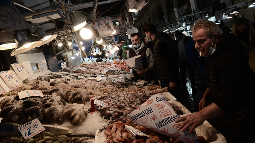 Καθαρά Δευτέρα: Αυξημένη η κίνηση στη Βαρβάκειο - Οι τιμές των σαρακοστιανών