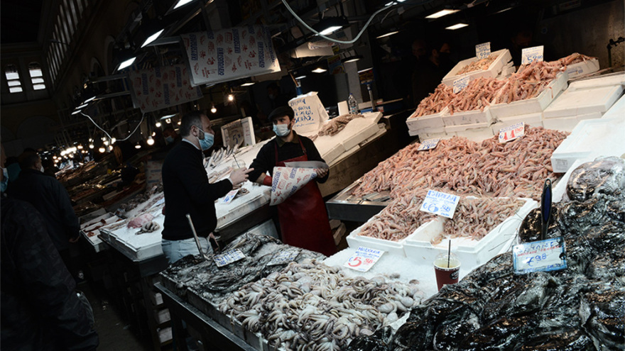 Καθαρά Δευτέρα: Αυξημένη η κίνηση στη Βαρβάκειο - Οι τιμές των σαρακοστιανών