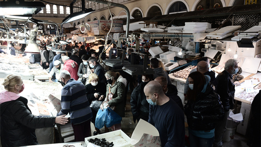 Καθαρά Δευτέρα: Αυξημένη η κίνηση στη Βαρβάκειο - Οι τιμές των σαρακοστιανών