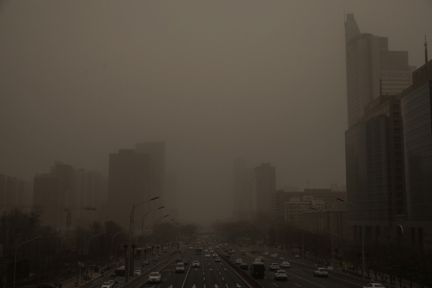 Βίντεο: Πρωτοφανής αμμοθύελλα σαρώνει την Κίνα  - Εκατοντάδες πτήσεις ακυρώθηκαν