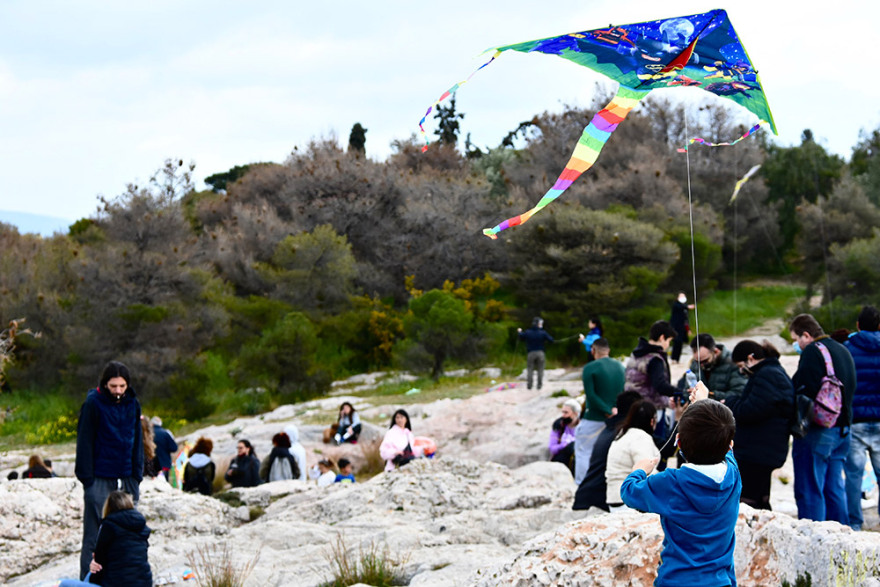 Καθαρά Δευτέρα: Πέταξαν χαρταετό... πριν «χαλάσει» ο καιρός