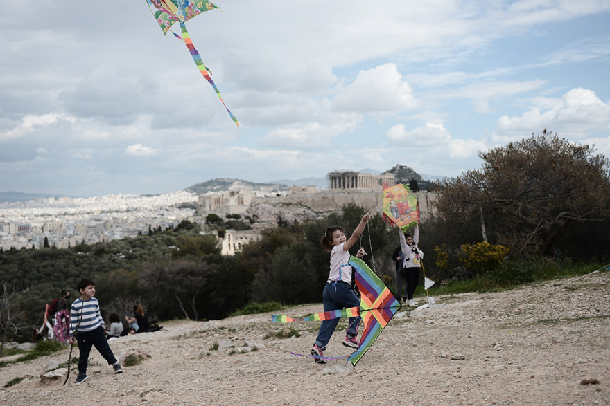 Καθαρά Δευτέρα: Πέταξαν χαρταετό... πριν «χαλάσει» ο καιρός