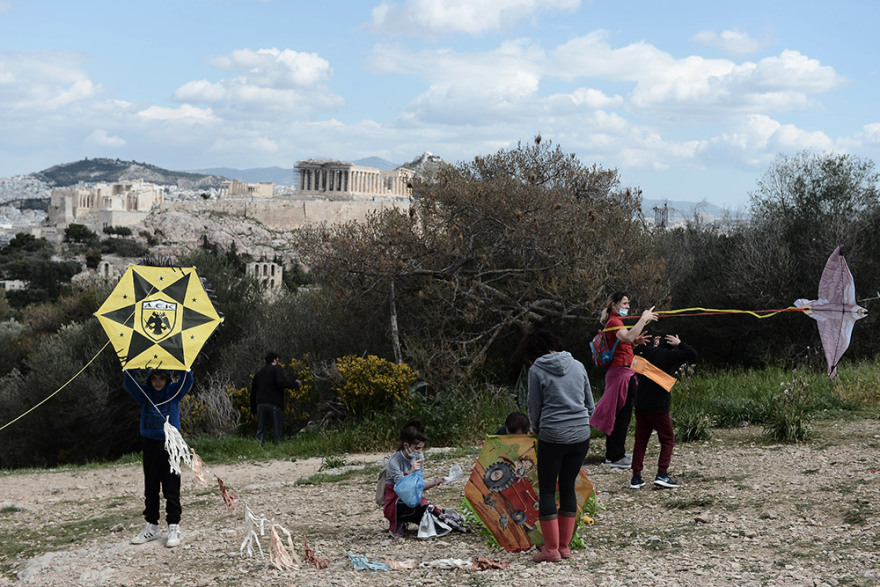 Καθαρά Δευτέρα: Πέταξαν χαρταετό... πριν «χαλάσει» ο καιρός