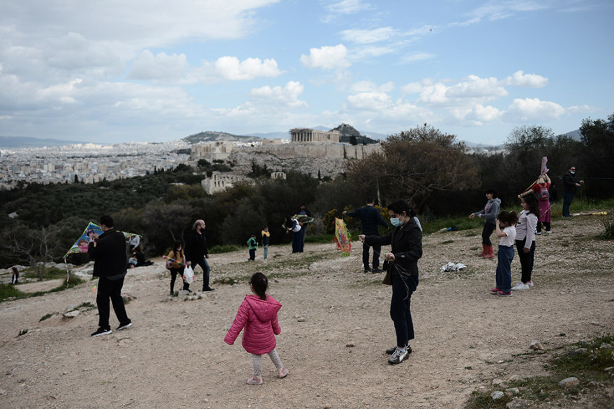 Καθαρά Δευτέρα: Πέταξαν χαρταετό... πριν «χαλάσει» ο καιρός