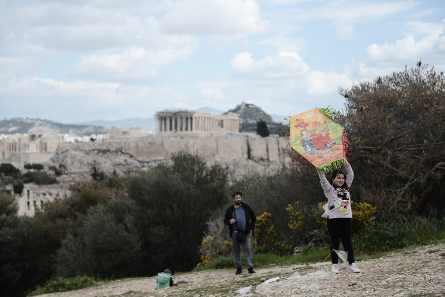 Καθαρά Δευτέρα: Πέταξαν χαρταετό... πριν «χαλάσει» ο καιρός