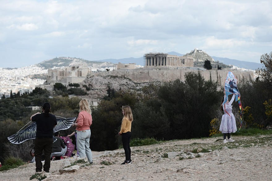 Καθαρά Δευτέρα: Πέταξαν χαρταετό... πριν «χαλάσει» ο καιρός