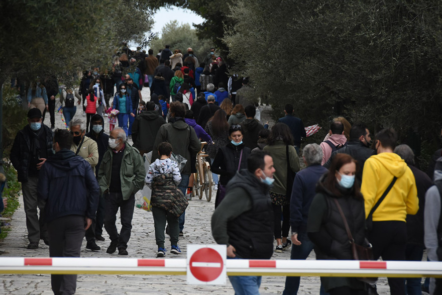 Καθαρά Δευτέρα: Πέταξαν χαρταετό... πριν «χαλάσει» ο καιρός