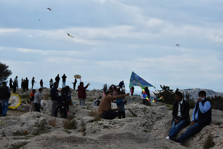 Καθαρά Δευτέρα: Πέταξαν χαρταετό... πριν «χαλάσει» ο καιρός