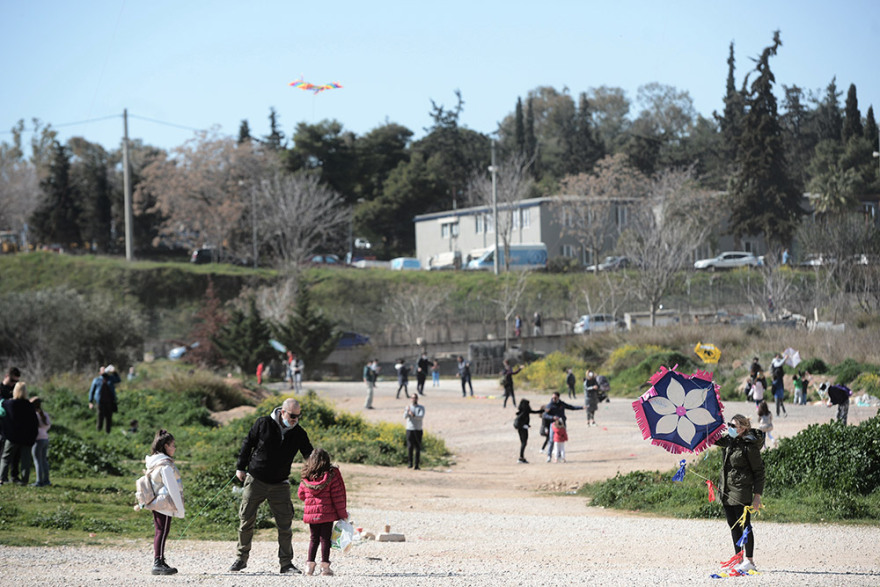 Καθαρά Δευτέρα: Πέταξαν χαρταετό... πριν «χαλάσει» ο καιρός