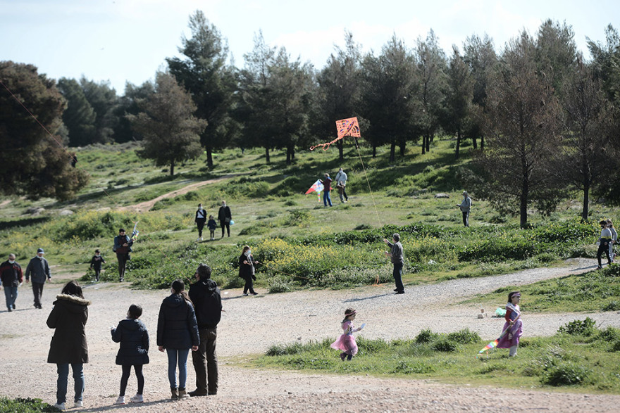 Καθαρά Δευτέρα: Πέταξαν χαρταετό... πριν «χαλάσει» ο καιρός