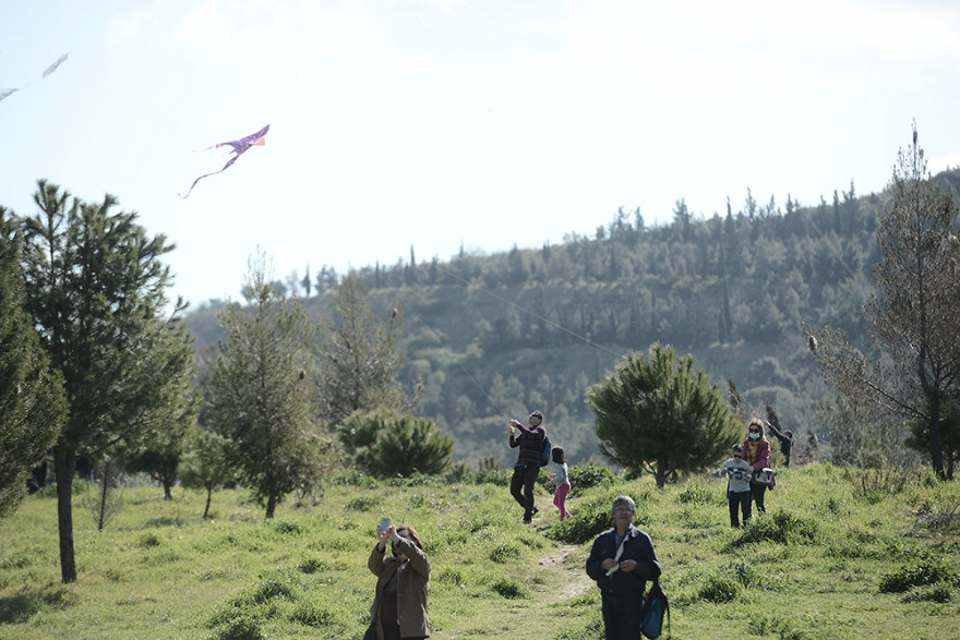 Καθαρά Δευτέρα: Πέταξαν χαρταετό... πριν «χαλάσει» ο καιρός