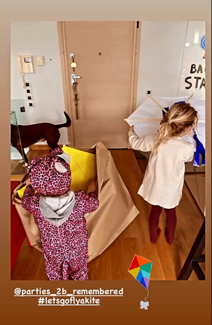 Βίκυ Καγιά: Φωτογραφίζει τα παιδιά της λίγο πριν το πέταγμα του χαρταετού 