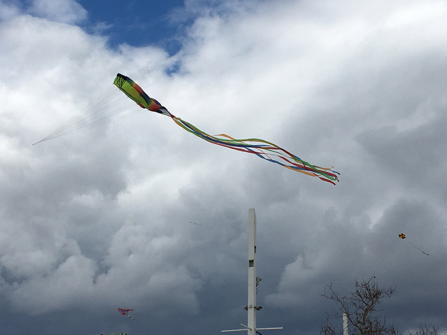 Καθαρά Δευτέρα: Πέταξαν χαρταετό... πριν «χαλάσει» ο καιρός