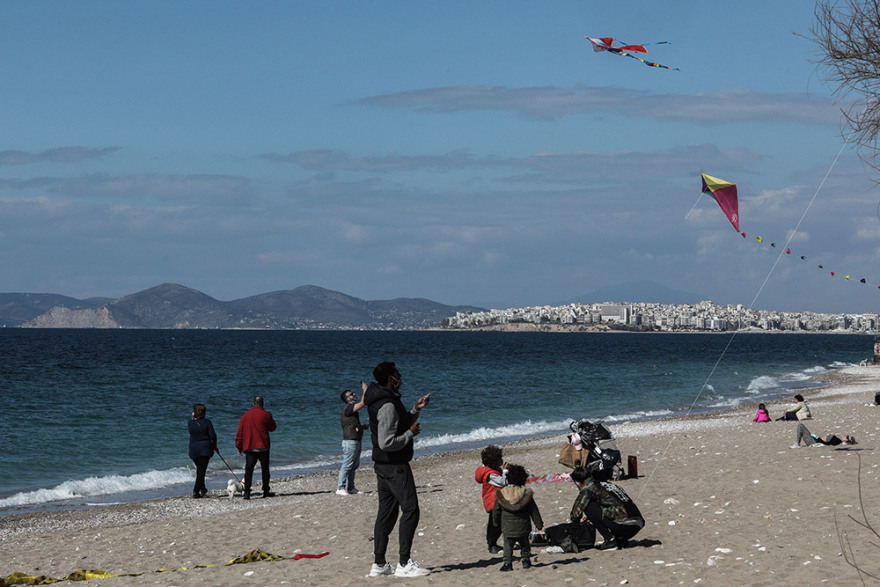 Καθαρά Δευτέρα: Πέταξαν χαρταετό... πριν «χαλάσει» ο καιρός