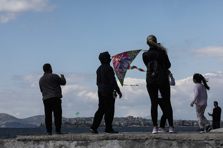 Καθαρά Δευτέρα: Πέταξαν χαρταετό... πριν «χαλάσει» ο καιρός
