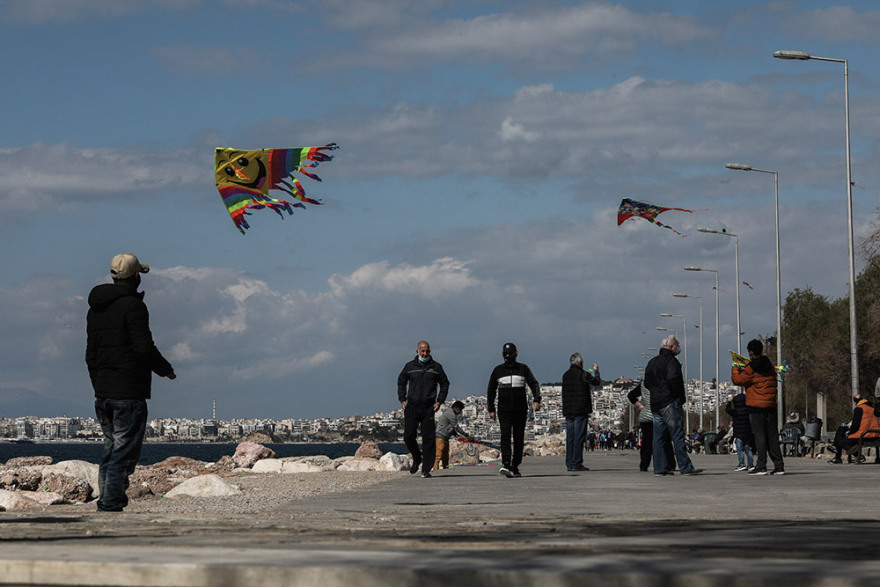 Καθαρά Δευτέρα: Πέταξαν χαρταετό... πριν «χαλάσει» ο καιρός