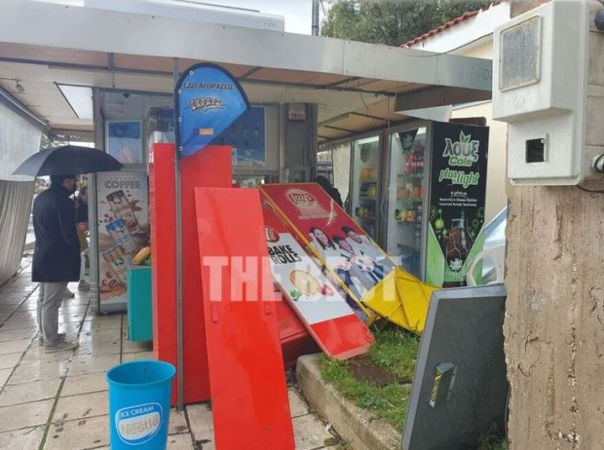 Πάτρα: Ζημιές από τον αέρα - Σχηματίστηκε ακόμη και υδροστρόβιλος