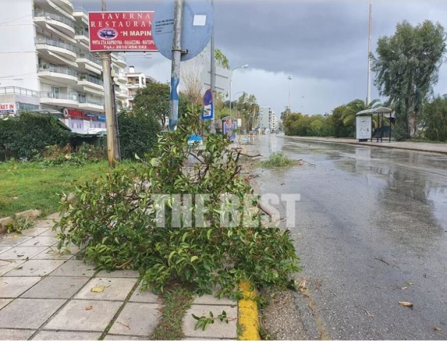 Πάτρα: Ζημιές από τον αέρα - Σχηματίστηκε ακόμη και υδροστρόβιλος