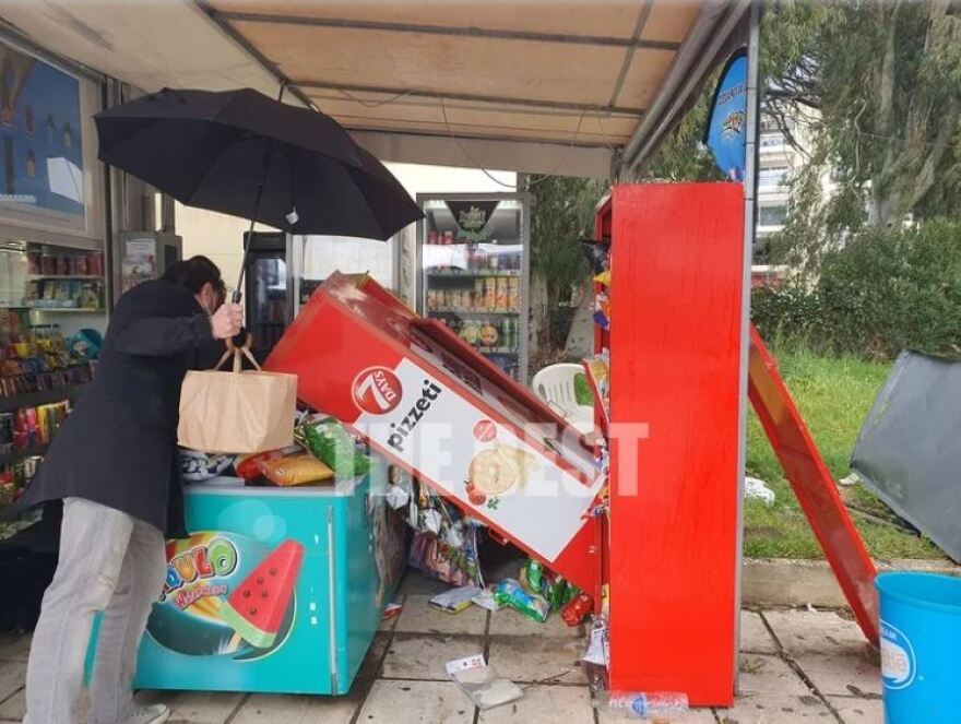 Πάτρα: Ζημιές από τον αέρα - Σχηματίστηκε ακόμη και υδροστρόβιλος