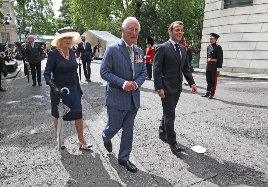 Μακρόν-Κάρολος στην παρέλαση της 25ης Μαρτίου για τα 200 χρόνια από την επανάσταση