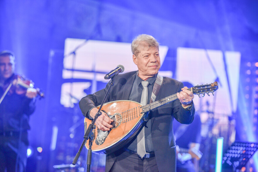 «Σπίτι με το MEGA»: Αφιέρωμα στην ελληνική παραδοσιακή μουσική με τον Γιάννη Καψάλη 