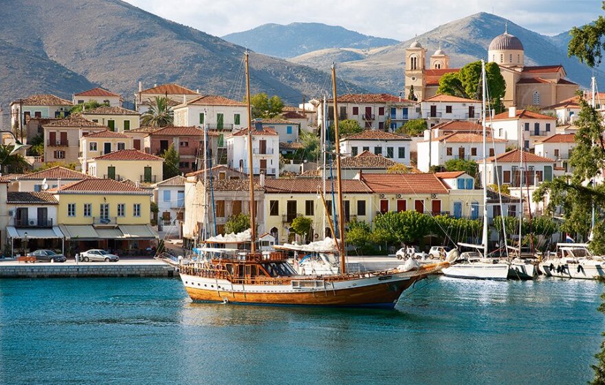 Ο Guardian «ψηφίζει» Ελλάδα για το καλοκαίρι - Το τοπ 10 των ελληνικών προορισμών 