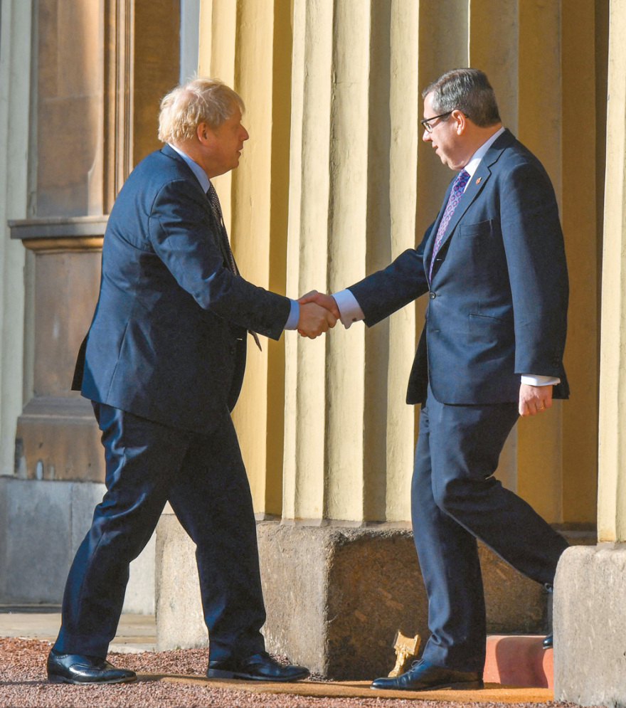 Εφιάλτης για το Μπάκιγχαμ ο «μαύρος πρίγκιπας»