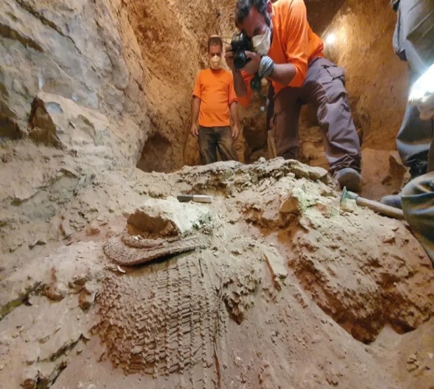 Σπουδαία ανασκαφή στο Ισραήλ: Βρήκαν πάπυρο ηλικίας 2.000 ετών με ελληνικά κείμενα κοντά στη Νεκρά Θάλασσα