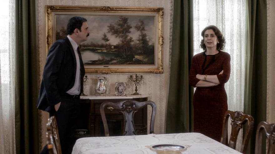 Άγριες Μέλισσες - Νέα επεισόδια και φωτογραφίες: Δρόσω και Κωνσταντής πάνε Παρίσι