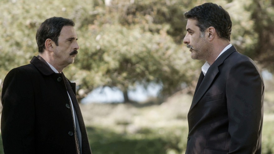 Άγριες Μέλισσες - Νέα επεισόδια και φωτογραφίες: Δρόσω και Κωνσταντής πάνε Παρίσι