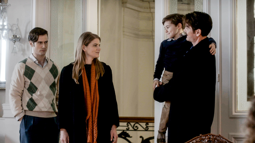 Άγριες Μέλισσες - Νέα επεισόδια και φωτογραφίες: Δρόσω και Κωνσταντής πάνε Παρίσι