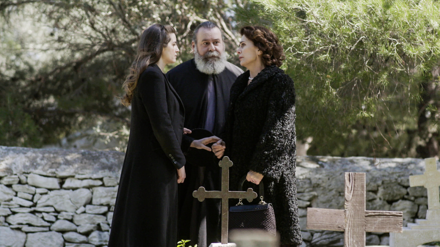 Άγριες Μέλισσες - Νέα επεισόδια και φωτογραφίες: Δρόσω και Κωνσταντής πάνε Παρίσι