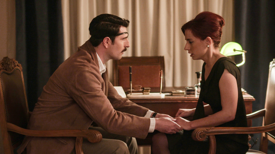 Άγριες Μέλισσες - Νέα επεισόδια και φωτογραφίες: Δρόσω και Κωνσταντής πάνε Παρίσι