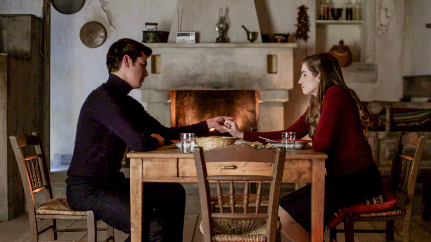 Άγριες Μέλισσες - Νέα επεισόδια και φωτογραφίες: Δρόσω και Κωνσταντής πάνε Παρίσι