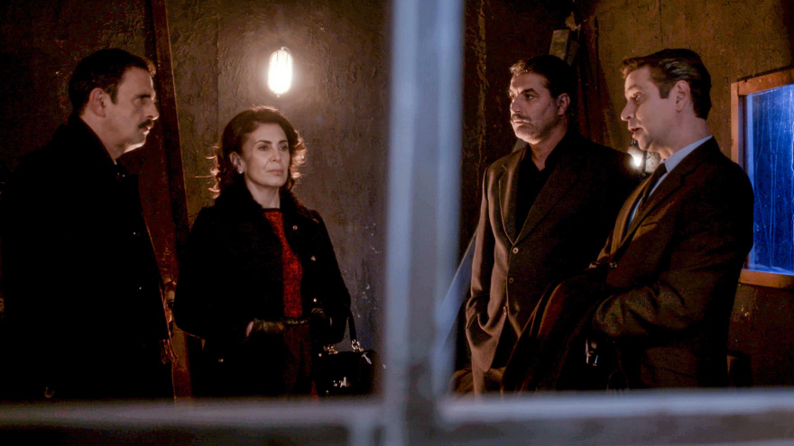 Άγριες Μέλισσες - Νέα επεισόδια και φωτογραφίες: Δρόσω και Κωνσταντής πάνε Παρίσι