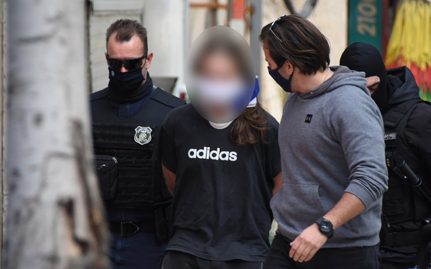 Αυτοκίνητο ξέφυγε από την πορεία του στη Λιοσίων στη διάρκεια καταδίωξης - Τέσσερις τραυματίες