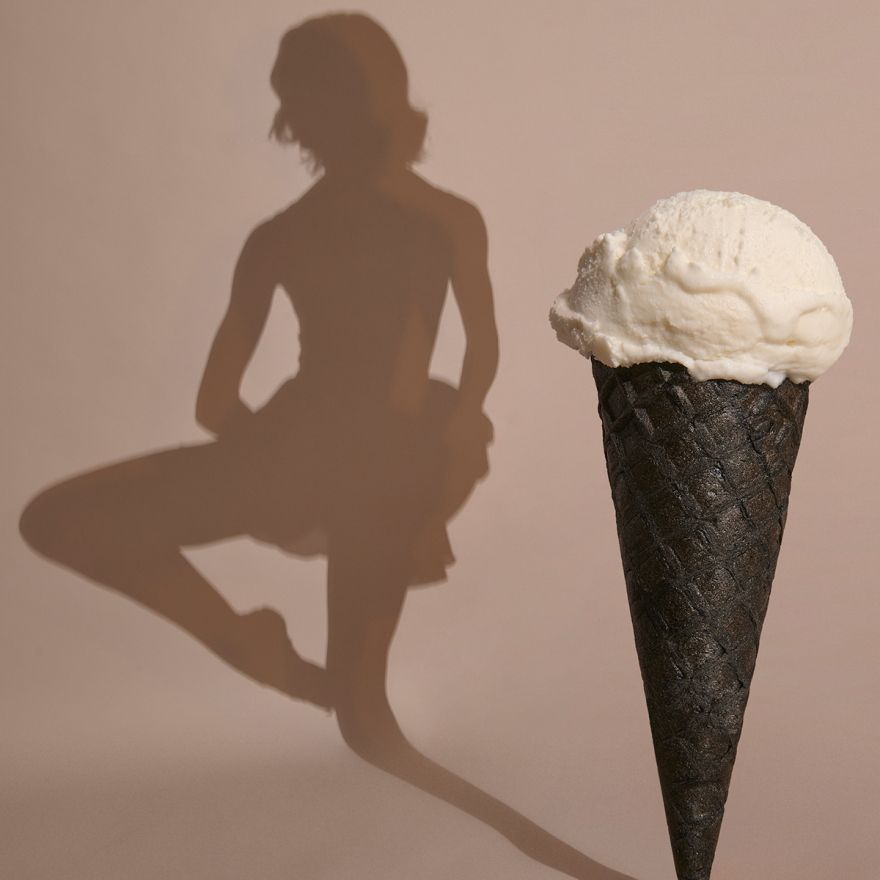 H ελληνική εταιρεία παγωτού Kayak μας μεταφέρει στον κόσμο του παγωτού της με ένα σουρεαλιστικό video