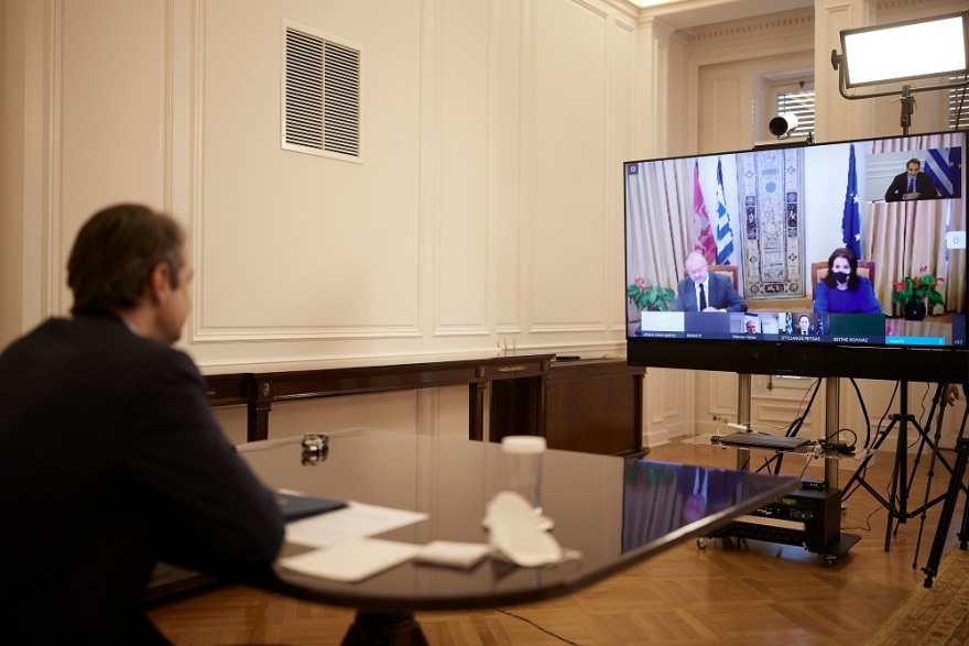 Στην τελετή υπογραφής δύο συμβάσεων με την ΕΤΕπ μετείχε ο Μητσοτάκης