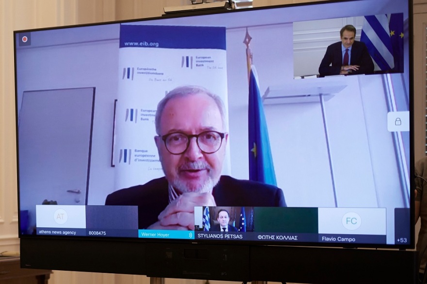 Στην τελετή υπογραφής δύο συμβάσεων με την ΕΤΕπ μετείχε ο Μητσοτάκης