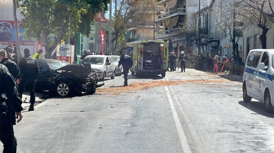 Αυτοκίνητο ξέφυγε από την πορεία του στη Λιοσίων στη διάρκεια καταδίωξης - Τέσσερις τραυματίες