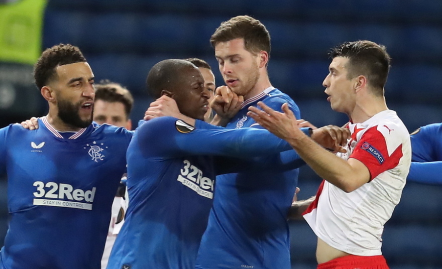 Europa League: «Πόλεμος» Ρέιντζερς - Σλάβια για ρατσιστική επίθεση - Έρευνα ξεκίνησε η UEFA