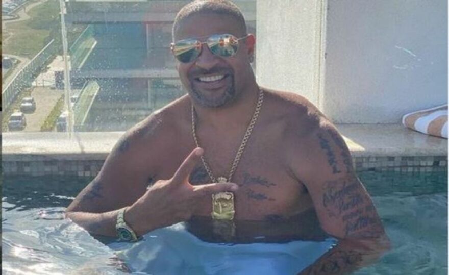 Αντριάνο: Πρωταγωνιστής σε ερωτικό τρίγωνο σε προεδρική σουίτα ξενοδοχείου 