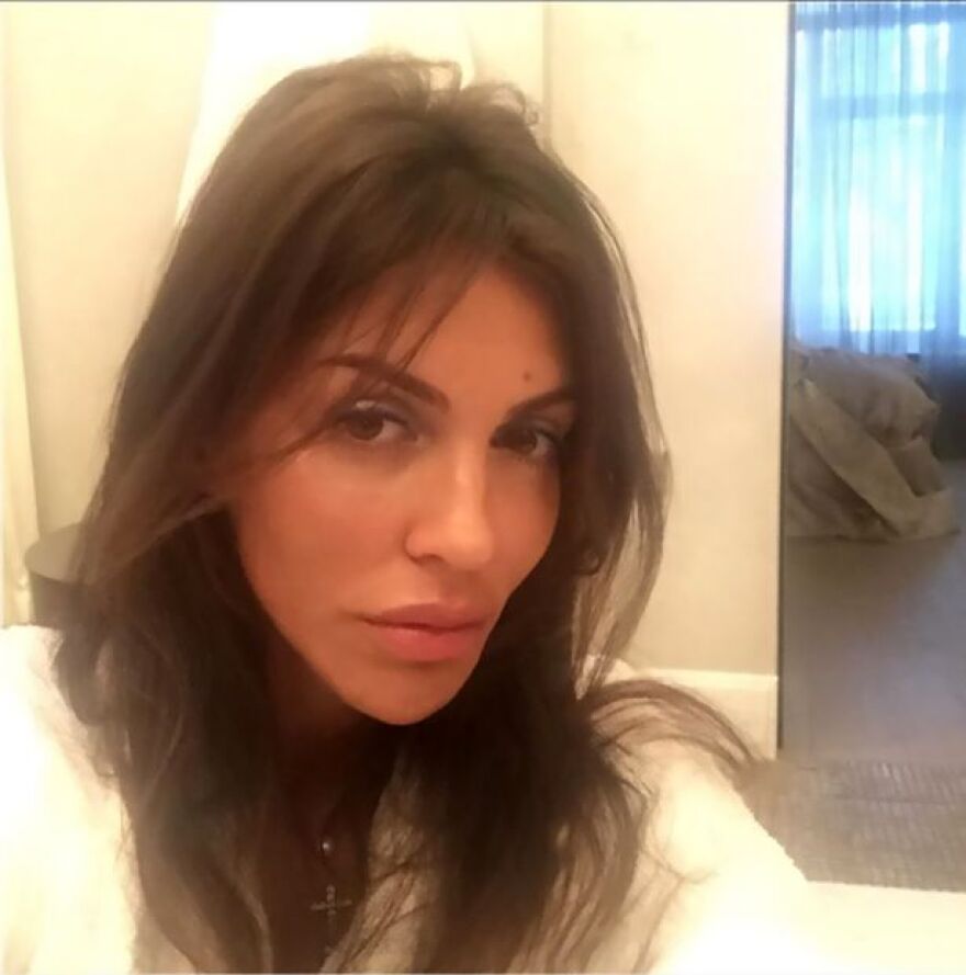 Η πρώην σύζυγος του Αρσάβιν δίνει κρίσιμη μάχη με τον κορωνοϊό - Το 38χρονο μοντέλο νοσηλεύεται σε ΜΕΘ 