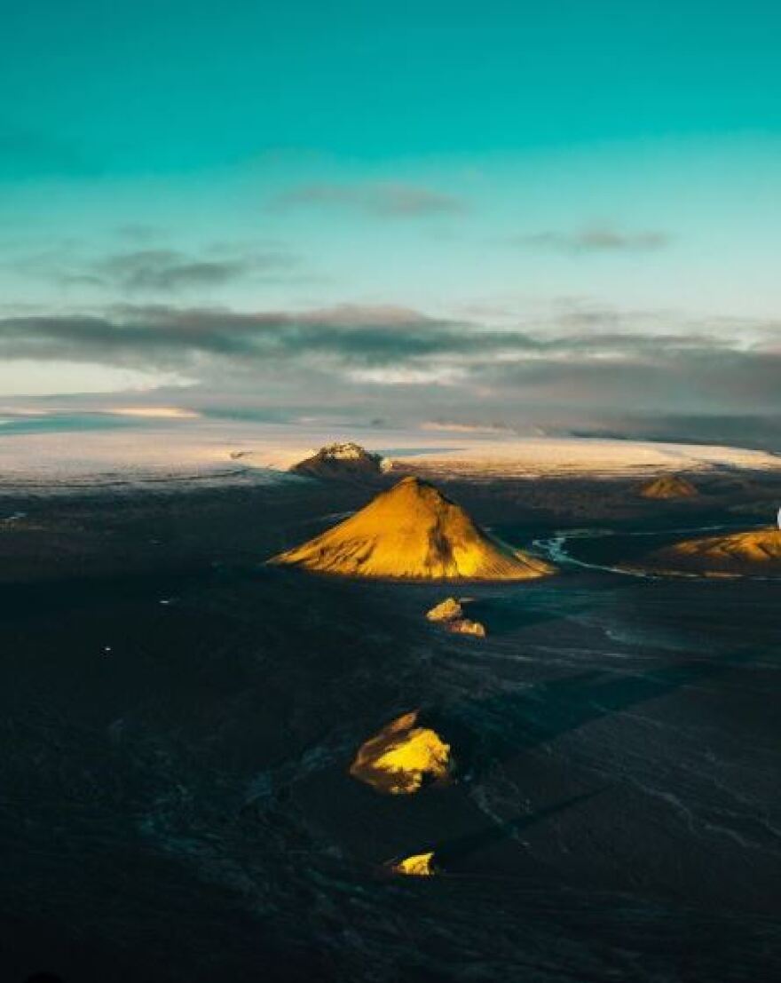 Εντυπωσιακές εικόνες από drone: Η έκρηξη του ηφαιστείου στην Ισλανδία - Δείτε το βίντεο