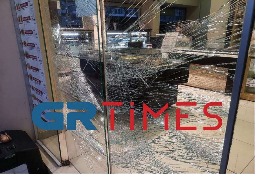 Θεσσαλονίκη: Νέο οπαδικό επεισόδιο – Έκαναν κατάστημα γυαλιά-καρφιά