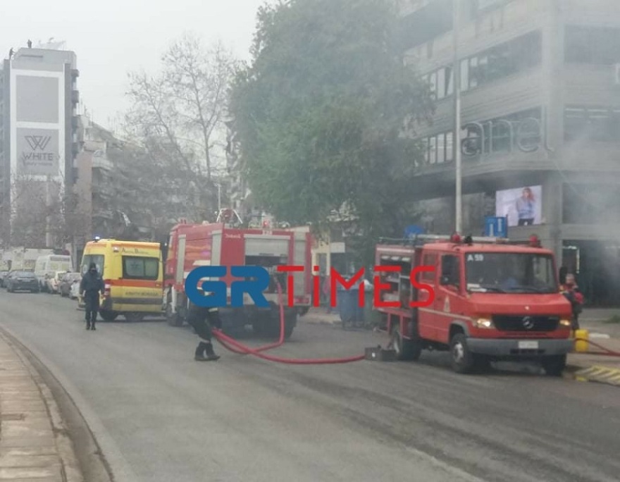 Θεσσαλονίκη: Φωτιά μετά από έκρηξη σε συνεργείο αυτοκινήτων - Τραυματίστηκε ένας υπάλληλος