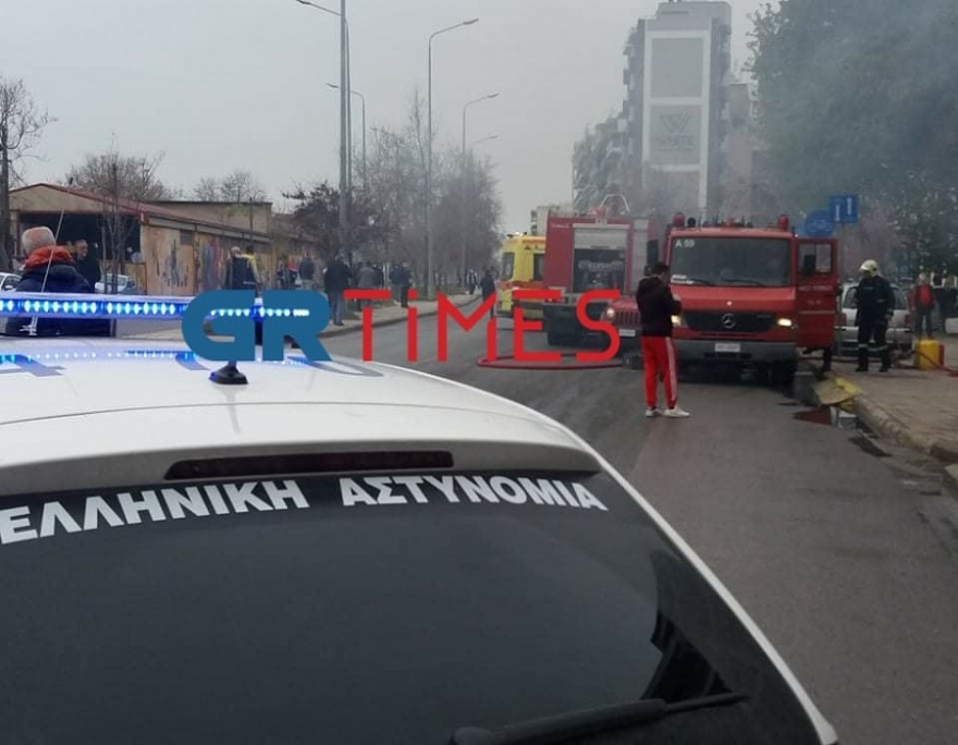 Θεσσαλονίκη: Φωτιά μετά από έκρηξη σε συνεργείο αυτοκινήτων - Τραυματίστηκε ένας υπάλληλος